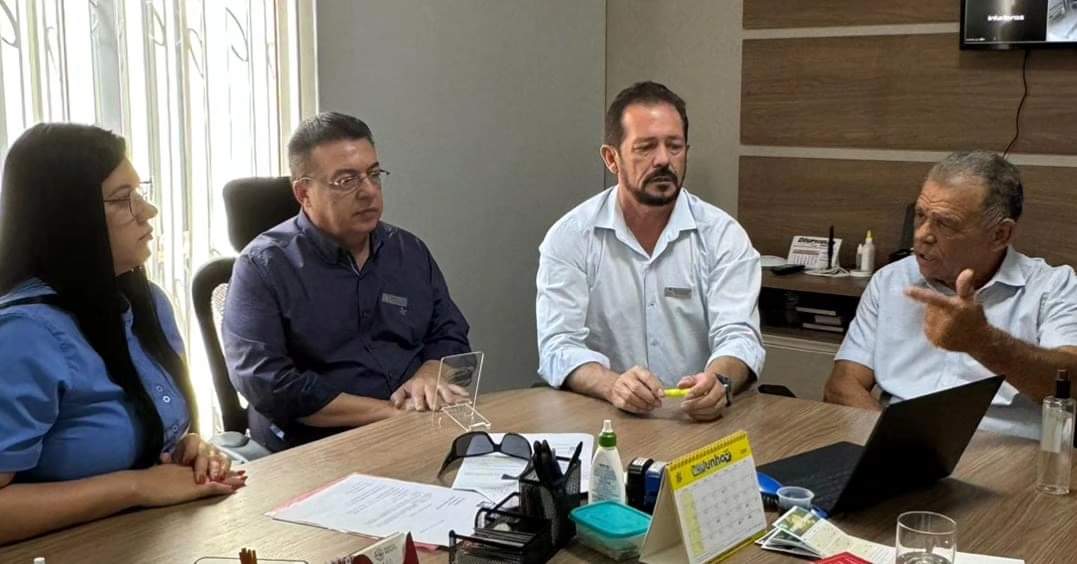 Equipe reunida em ambiente corporativo